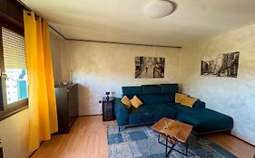 Fly By Suite - Zagreb Airport - 0-24H Self Check In - Free Parking - Long Term Parking Option